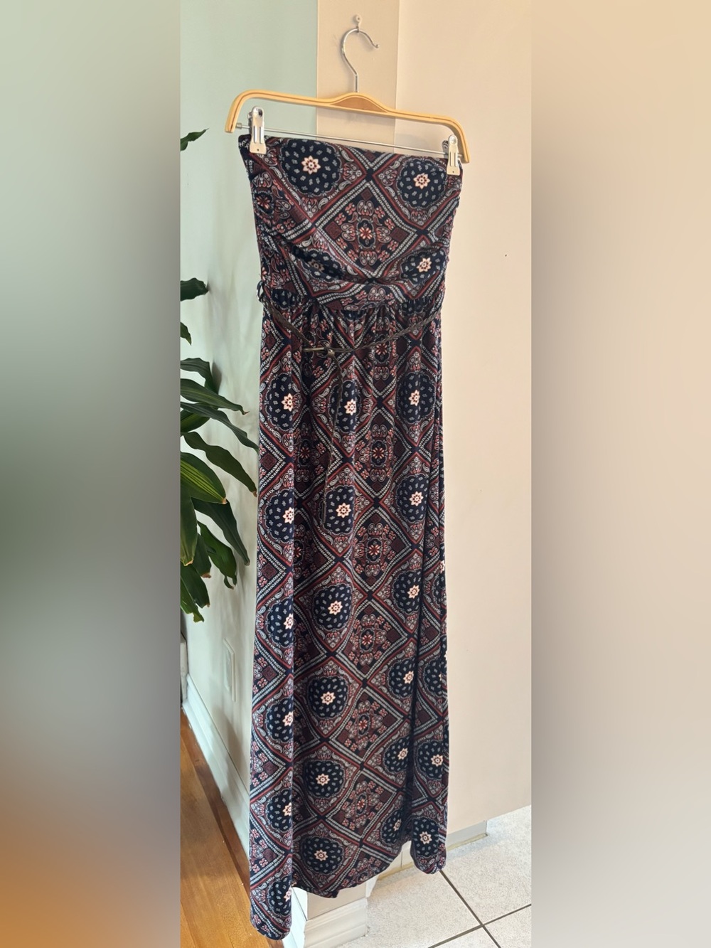 Ardene Strapless Maxi Dress in Navy and Burgundy Print